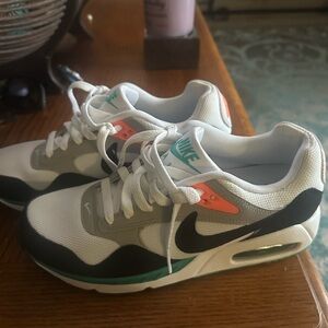Brand new women’s size 8 Nike air max